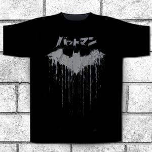 חולצת טישרט DC Comics Batman חולצה קצרה - Distressed Japanese Logo